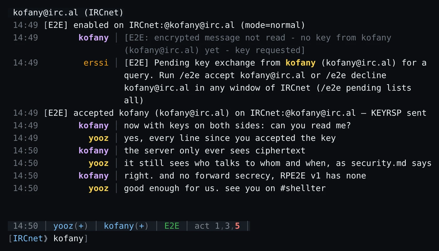 A real erssi query between yooz and kofany: the first encrypted message cannot be read and asks for the key, kofany is accepted with /e2e accept, then every line is read and the status bar says E2E.